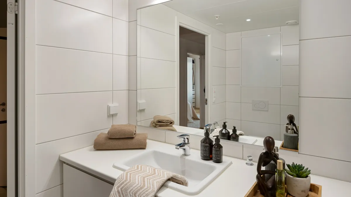 Bathroom Decorating Ideas for a Clean, Spa-Like Look